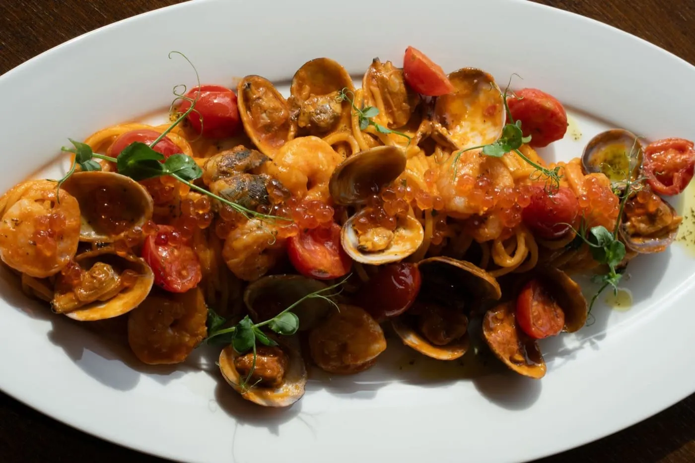 Spaghetti alle vongole appena serviti